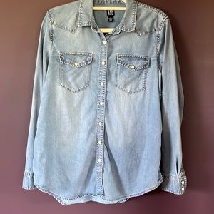 Denim western style maternity shirt with pearl snaps